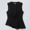 Ärmelloses, asymmetrisches Peplum-Oberteil – Schwarz Ärmelloses, asymmetrisches Peplum-Oberteil – Schwarz