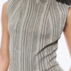 Ärmelloses Oberteil mit hohem Kragen und Reißverschluss – Dusty Grey Ärmelloses Oberteil mit hohem Kragen und Reißverschluss – Dusty Grey