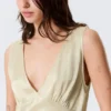 Ärmelloses Satin-Top mit V-Ausschnitt – Hellbeige
