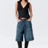 Ärmelloses Satin-Top mit V-Ausschnitt – Schwarz Ärmelloses Satin-Top mit V-Ausschnitt – Schwarz