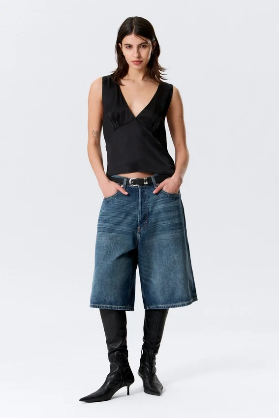 Ärmelloses Satin-Top mit V-Ausschnitt – Schwarz Ärmelloses Satin-Top mit V-Ausschnitt – Schwarz