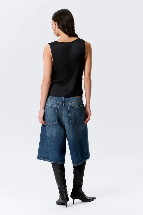 Ärmelloses Satin-Top mit V-Ausschnitt – Schwarz Ärmelloses Satin-Top mit V-Ausschnitt – Schwarz