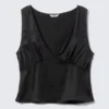 Ärmelloses Satin-Top mit V-Ausschnitt – Schwarz Ärmelloses Satin-Top mit V-Ausschnitt – Schwarz