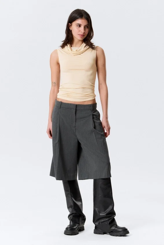 Ärmelloses Top mit Trichterkragen – Hellbeige Ärmelloses Top mit Trichterkragen – Hellbeige