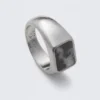 Rock Ring – Rhodium – Schwarzer Stein Rock Ring – Rhodium – Schwarzer Stein