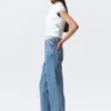 Row Super High Waisted Regular Straight Jeans – 90S Blue – Mittelblau Row Super High Waisted Regular Straight Jeans – 90S Blue – Mittelblau