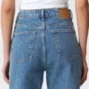 Row Super High Waisted Regular Straight Jeans – 90S Blue – Mittelblau Row Super High Waisted Regular Straight Jeans – 90S Blue – Mittelblau