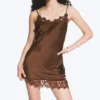 Satin-Kleid mit Spitzenbesatz – Dunkelbraun Satin-Kleid mit Spitzenbesatz – Dunkelbraun
