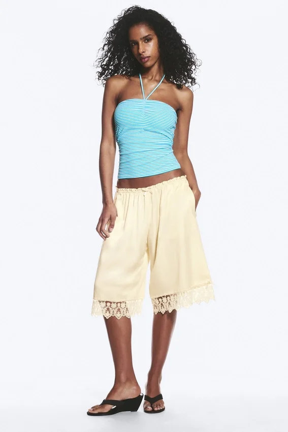 Satin-Spitzen-Shorts – Staubweiß Satin-Spitzen-Shorts – Staubweiß