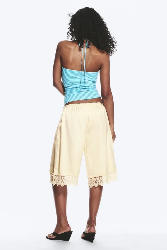 Satin-Spitzen-Shorts – Staubweiß Satin-Spitzen-Shorts – Staubweiß
