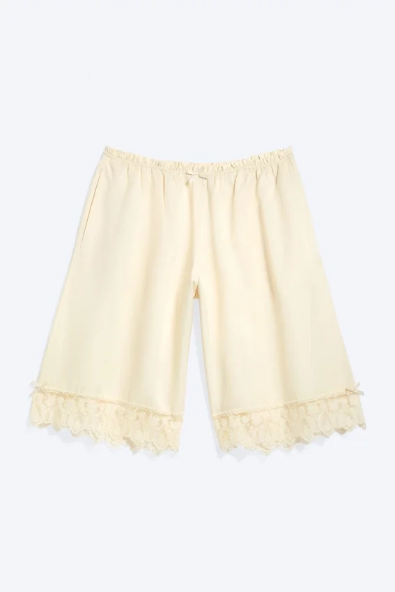 Satin-Spitzen-Shorts – Staubweiß Satin-Spitzen-Shorts – Staubweiß