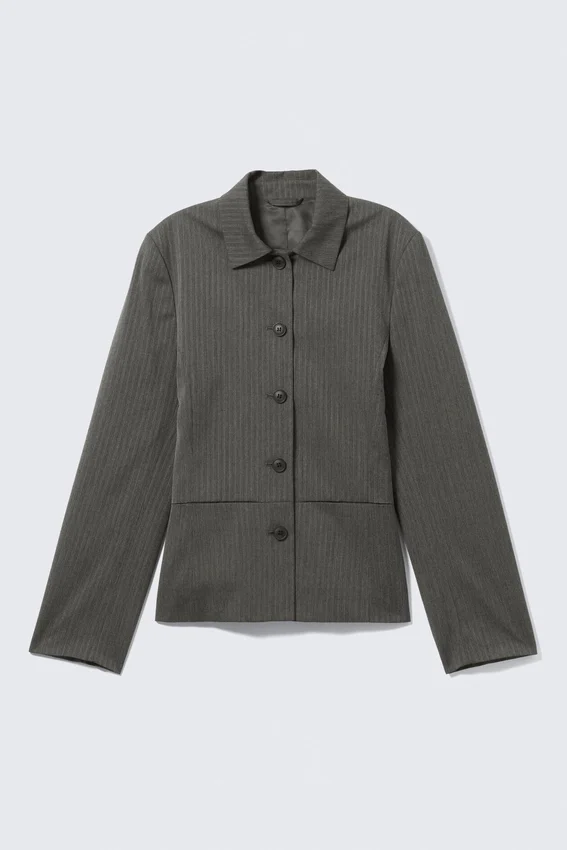Schlanke Knopfjacke – Dunkelgrau mit Fischgrätenmuster Schlanke Knopfjacke – Dunkelgrau mit Fischgrätenmuster