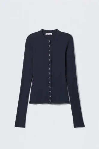 Schmal geschnittene, langärmelige Strickjacke mit Knopfleiste – Dunkelblau Schmal geschnittene, langärmelige Strickjacke mit Knopfleiste – Dunkelblau
