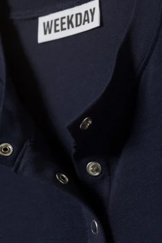 Schmal geschnittene, langärmelige Strickjacke mit Knopfleiste – Dunkelblau Schmal geschnittene, langärmelige Strickjacke mit Knopfleiste – Dunkelblau