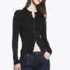 Schmal geschnittene, langärmelige Strickjacke mit Knopfleiste – gestreift, dunkelgrau