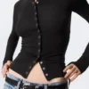 Schmal geschnittene, langärmelige Strickjacke mit Knopfleiste – Schwarz
