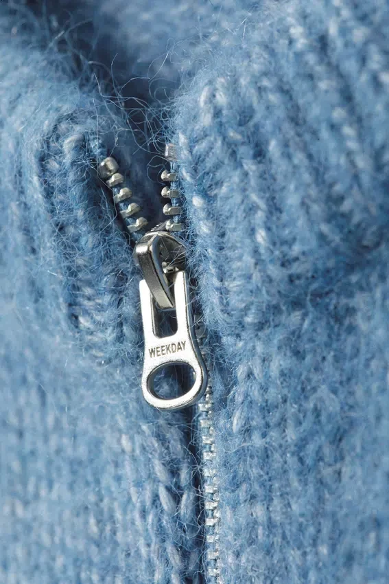 Schmal geschnittene Strickjacke mit Reißverschluss – Blau meliert Schmal geschnittene Strickjacke mit Reißverschluss – Blau meliert