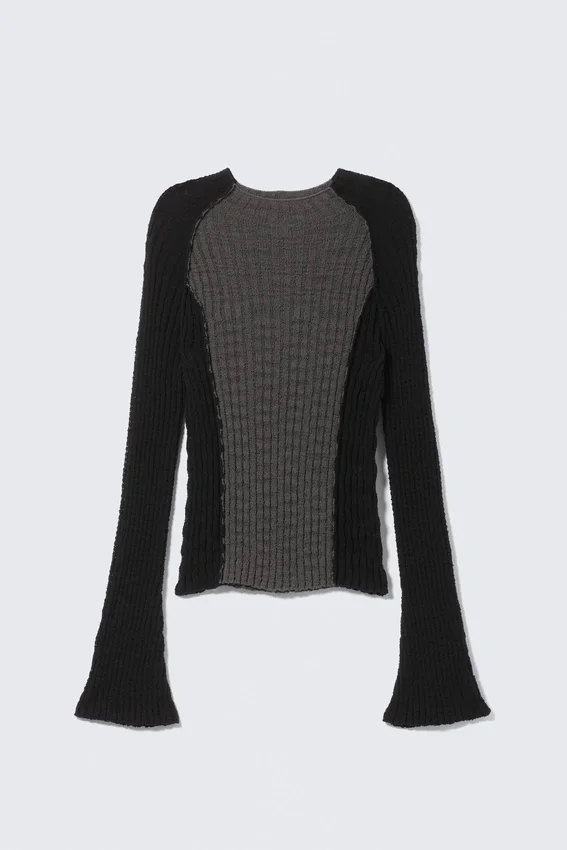 Schmal geschnittener Strickpullover mit Raglanärmeln – Schwarz & Grau Schmal geschnittener Strickpullover mit Raglanärmeln – Schwarz & Grau