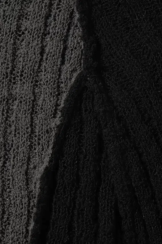 Schmal geschnittener Strickpullover mit Raglanärmeln – Schwarz & Grau Schmal geschnittener Strickpullover mit Raglanärmeln – Schwarz & Grau