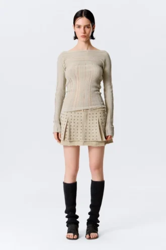 Schmal geschnittener Strickpullover mit U-Boot-Ausschnitt – Beige