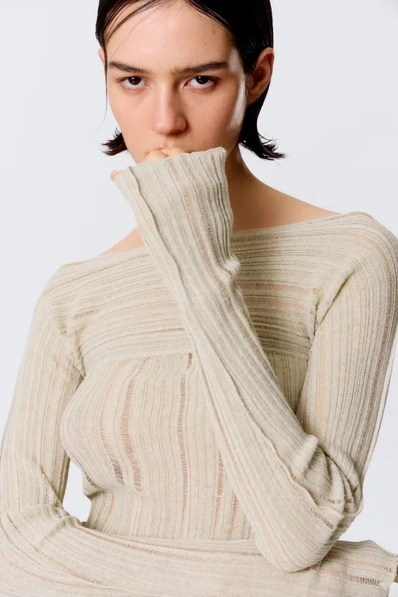 Schmal geschnittener Strickpullover mit U-Boot-Ausschnitt – Beige Schmal geschnittener Strickpullover mit U-Boot-Ausschnitt – Beige