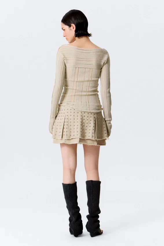 Schmal geschnittener Strickpullover mit U-Boot-Ausschnitt – Beige Schmal geschnittener Strickpullover mit U-Boot-Ausschnitt – Beige