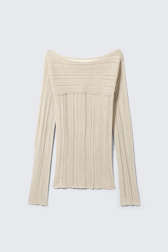 Schmal geschnittener Strickpullover mit U-Boot-Ausschnitt – Beige Schmal geschnittener Strickpullover mit U-Boot-Ausschnitt – Beige