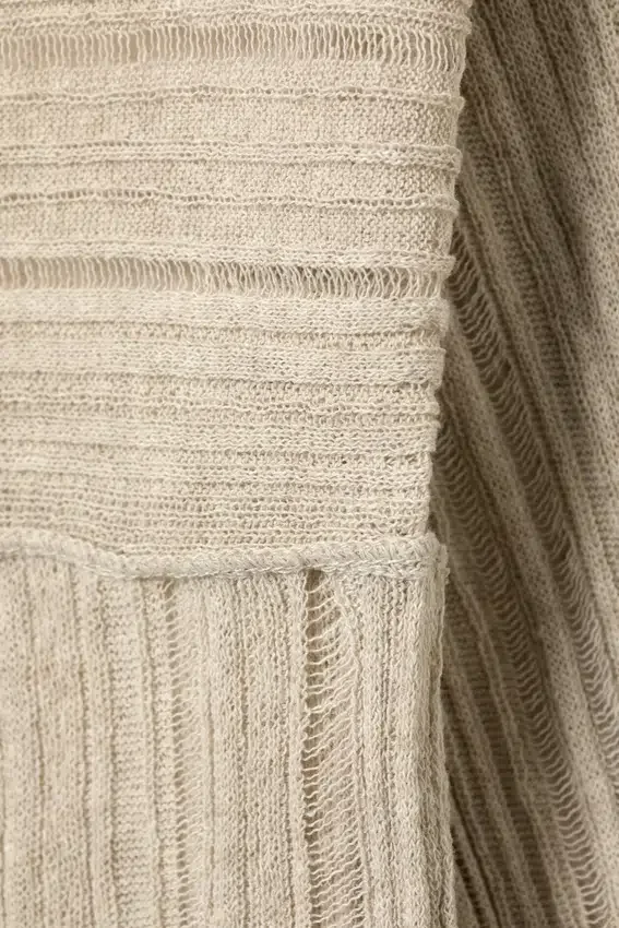 Schmal geschnittener Strickpullover mit U-Boot-Ausschnitt – Beige Schmal geschnittener Strickpullover mit U-Boot-Ausschnitt – Beige