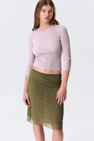 Schmal geschnittener Strickpullover mit V-Ausschnitt – Hellrosa