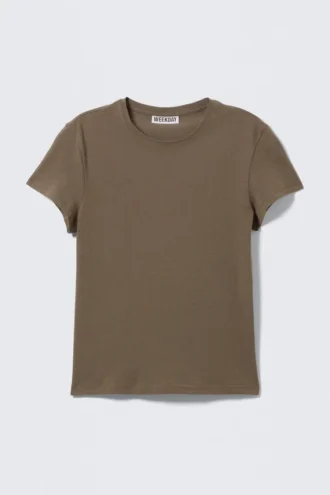 Schmal geschnittenes Baumwoll-T-Shirt mit kurzen Ärmeln – Dark Mole Schmal geschnittenes Baumwoll-T-Shirt mit kurzen Ärmeln – Dark Mole