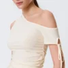 Schmal geschnittenes, gerafftes Off-Shoulder-Oberteil – Off-White Schmal geschnittenes, gerafftes Off-Shoulder-Oberteil – Off-White