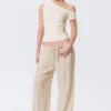 Schmal geschnittenes, gerafftes Off-Shoulder-Oberteil – Off-White Schmal geschnittenes, gerafftes Off-Shoulder-Oberteil – Off-White