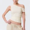 Schmal geschnittenes, gerafftes Off-Shoulder-Oberteil – Off-White Schmal geschnittenes, gerafftes Off-Shoulder-Oberteil – Off-White