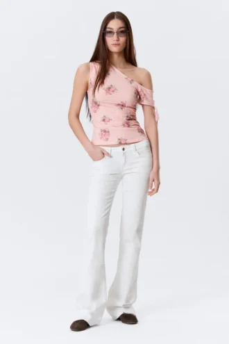 Schmal geschnittenes, gerafftes Off-Shoulder-Oberteil – Rosa – Blumenmuster Schmal geschnittenes, gerafftes Off-Shoulder-Oberteil – Rosa – Blumenmuster
