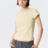 Schmal geschnittenes, kurzärmeliges V-Ausschnitt-T-Shirt – Hellbeige