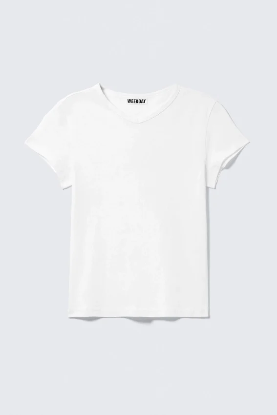 Schmal geschnittenes, kurzärmeliges V-Ausschnitt-T-Shirt – Weiß Schmal geschnittenes, kurzärmeliges V-Ausschnitt-T-Shirt – Weiß