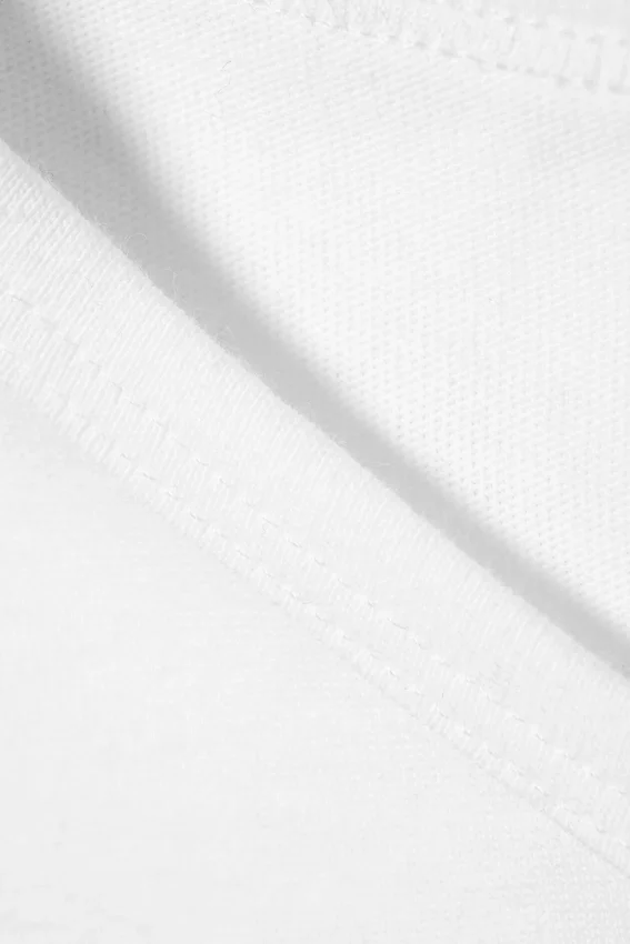 Schmal geschnittenes, kurzärmeliges V-Ausschnitt-T-Shirt – Weiß Schmal geschnittenes, kurzärmeliges V-Ausschnitt-T-Shirt – Weiß