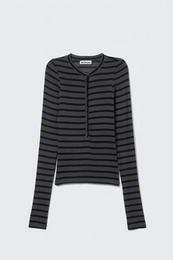 Schmal geschnittenes Langarm-Henley-Top – schwarz-grau gestreift Schmal geschnittenes Langarm-Henley-Top – schwarz-grau gestreift