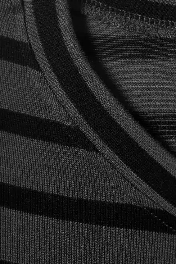 Schmal geschnittenes Langarm-Henley-Top – schwarz-grau gestreift Schmal geschnittenes Langarm-Henley-Top – schwarz-grau gestreift