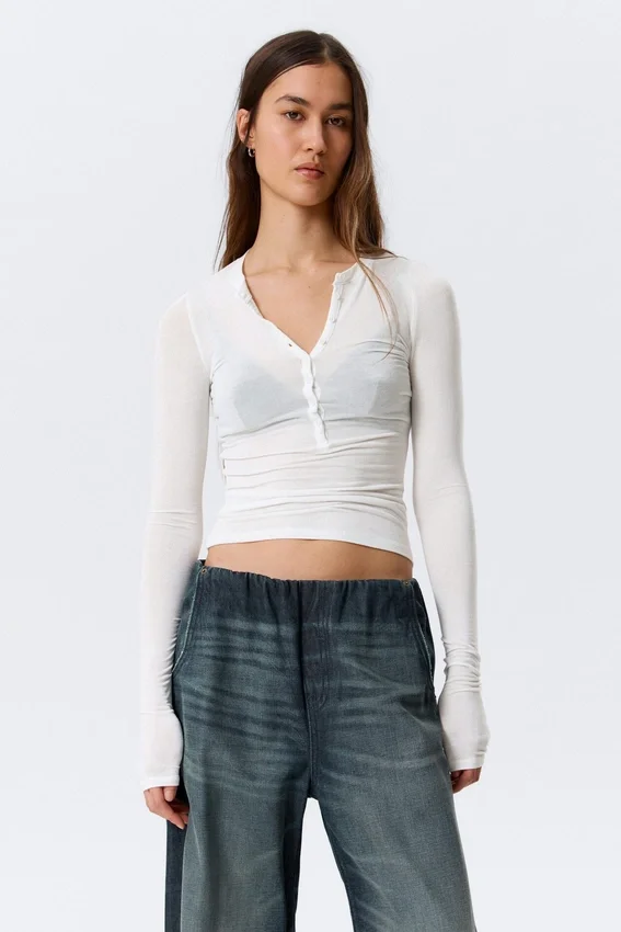 Schmal geschnittenes Langarm-Henley-Top – Weiß Schmal geschnittenes Langarm-Henley-Top – Weiß