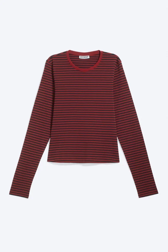 Schmal geschnittenes Langarmshirt aus Baumwolle – gestreift, dunkelrot Schmal geschnittenes Langarmshirt aus Baumwolle – gestreift, dunkelrot