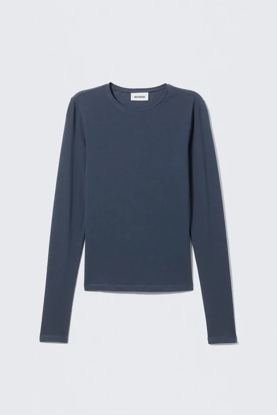 Schmal geschnittenes Langarmshirt – Dunkelstaubblau Schmal geschnittenes Langarmshirt – Dunkelstaubblau