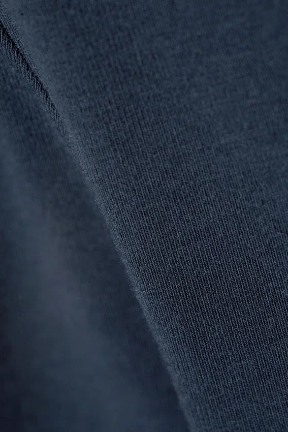 Schmal geschnittenes Langarmshirt – Dunkelstaubblau Schmal geschnittenes Langarmshirt – Dunkelstaubblau