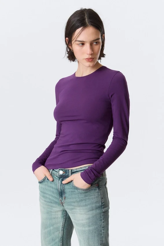 Schmal geschnittenes Langarmshirt – Dunkelviolett Schmal geschnittenes Langarmshirt – Dunkelviolett