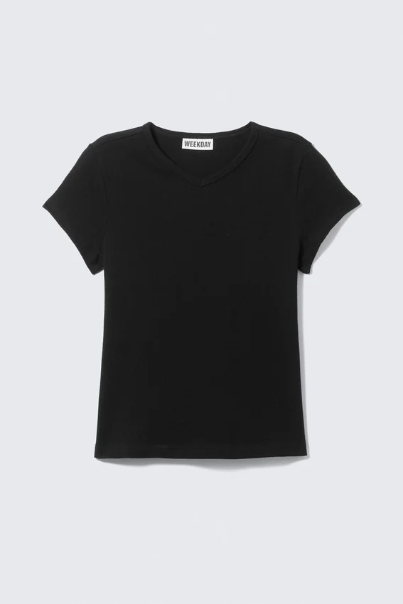 Schmal geschnittenes T-Shirt mit kurzen Ärmeln und V-Ausschnitt – Schwarz Schmal geschnittenes T-Shirt mit kurzen Ärmeln und V-Ausschnitt – Schwarz