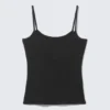 Schmal geschnittenes Tanktop mit Trägern – Schwarz Schmal geschnittenes Tanktop mit Trägern – Schwarz