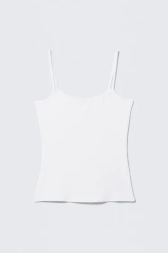 Schmal geschnittenes Tanktop mit Trägern – Weiß