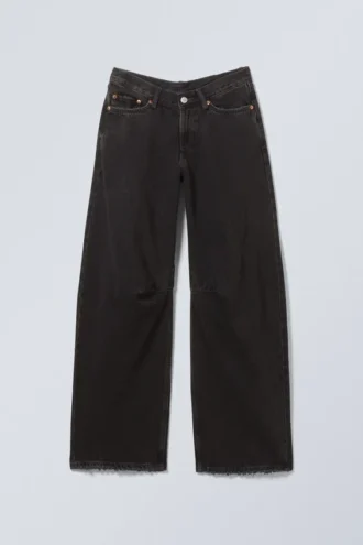 Schräg geschnittene, locker sitzende Barrel-Jeans mit niedriger Taille – Tuned Black Schräg geschnittene, locker sitzende Barrel-Jeans mit niedriger Taille – Tuned Black