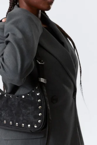 Schultertasche mit Nieten – Schwarz