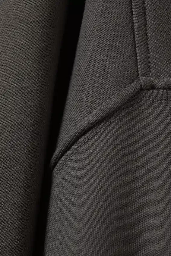 Schwerer Pullover mit Trichterkragen und Reißverschluss – Dunkelgrau Schwerer Pullover mit Trichterkragen und Reißverschluss – Dunkelgrau